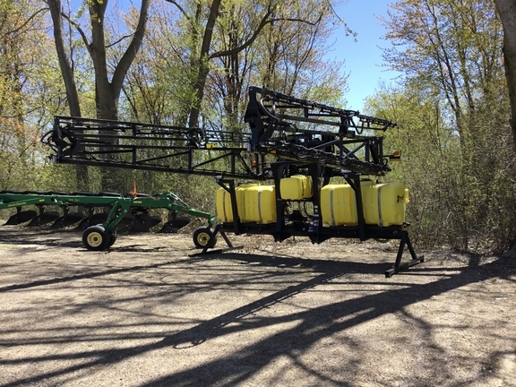 2015 John Deere T600 Pull-Type Sprayer